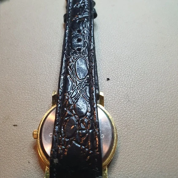 Vtg Wrap Goldtone/White Leather Rotating Dog Women's Watch - Picture 4 of 5